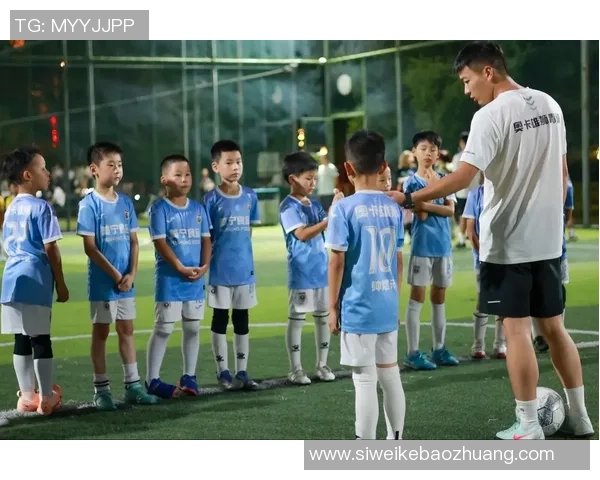 足球明星成长之路：从青训到巅峰的奋斗与蜕变