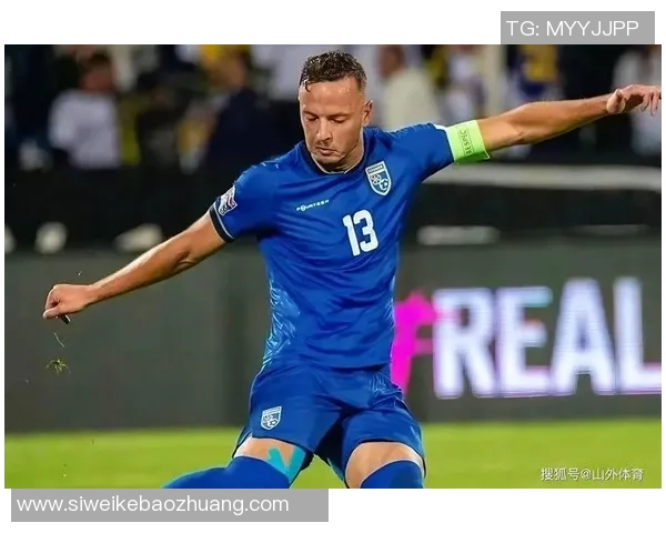 足球球星腾空跃起精准接高球展现非凡身手震撼全场